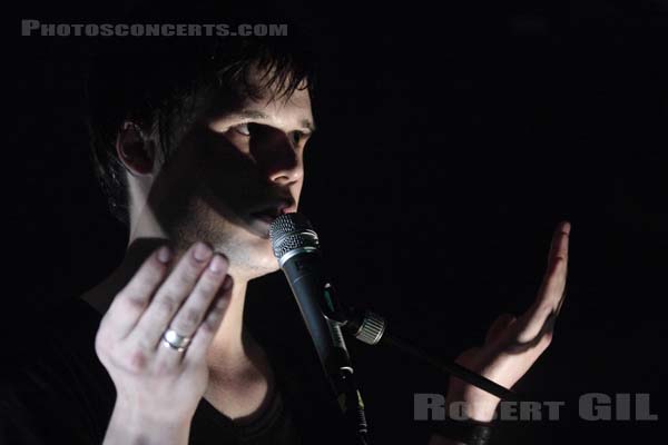 WHITE LIES - 2009-03-09 - PARIS - La Maroquinerie - 